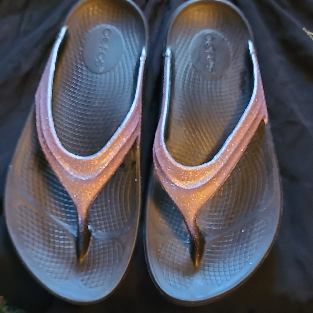 OOFOS Restorative Black and Pink/Purple Glittery Sandals with Comfort Footbed
